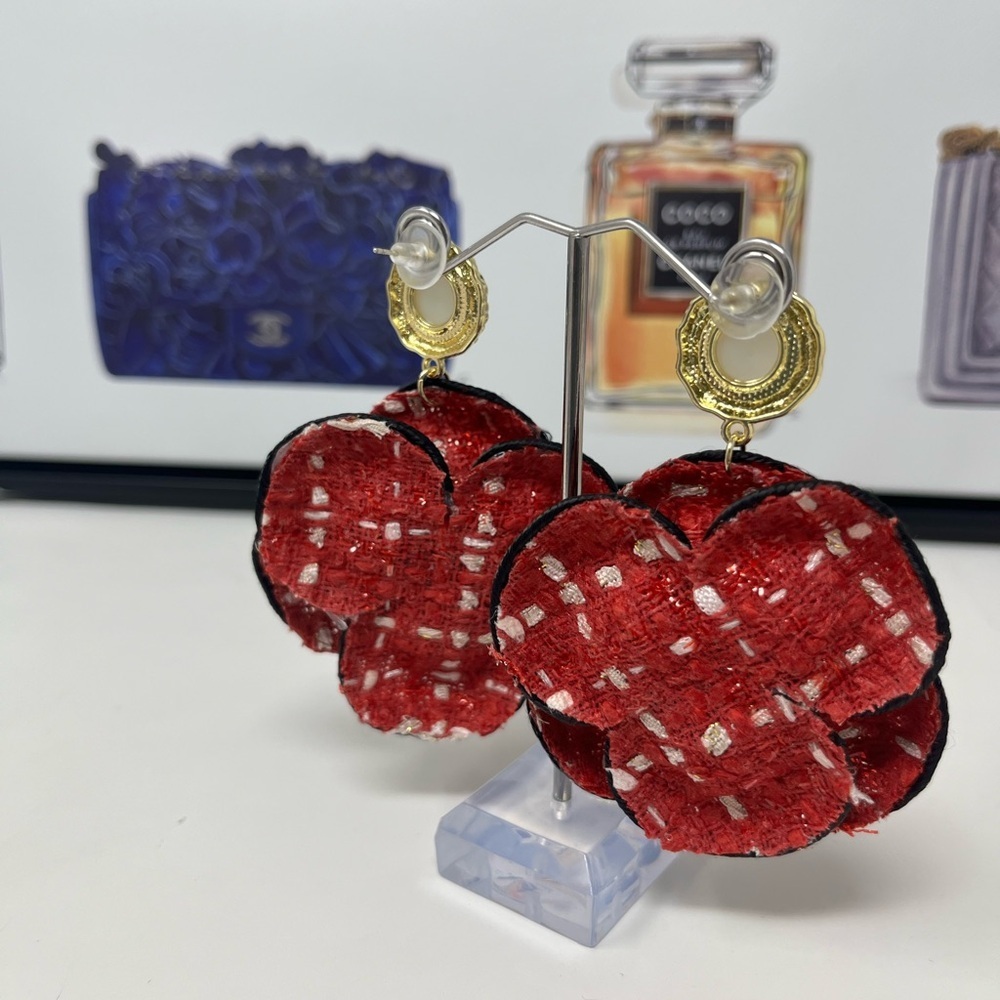 Camellia  Earrings NWT - Picture 3 of 4